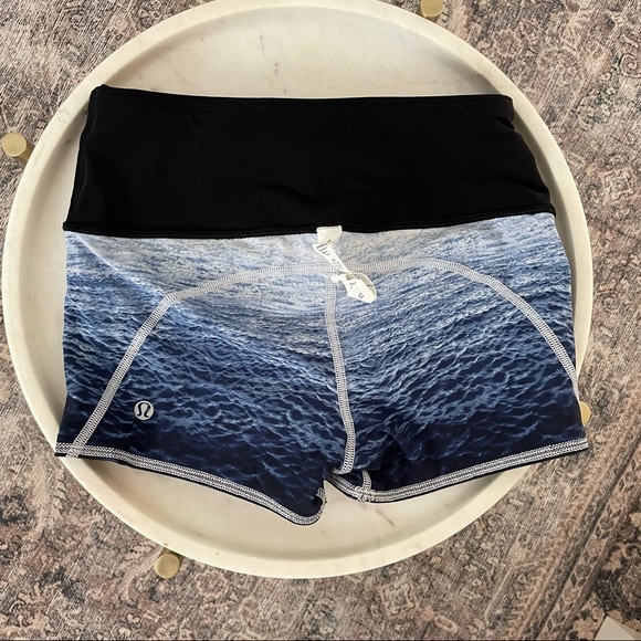 NEW lululemon reversible black and blue spandex shorts - Picture 5 of 5